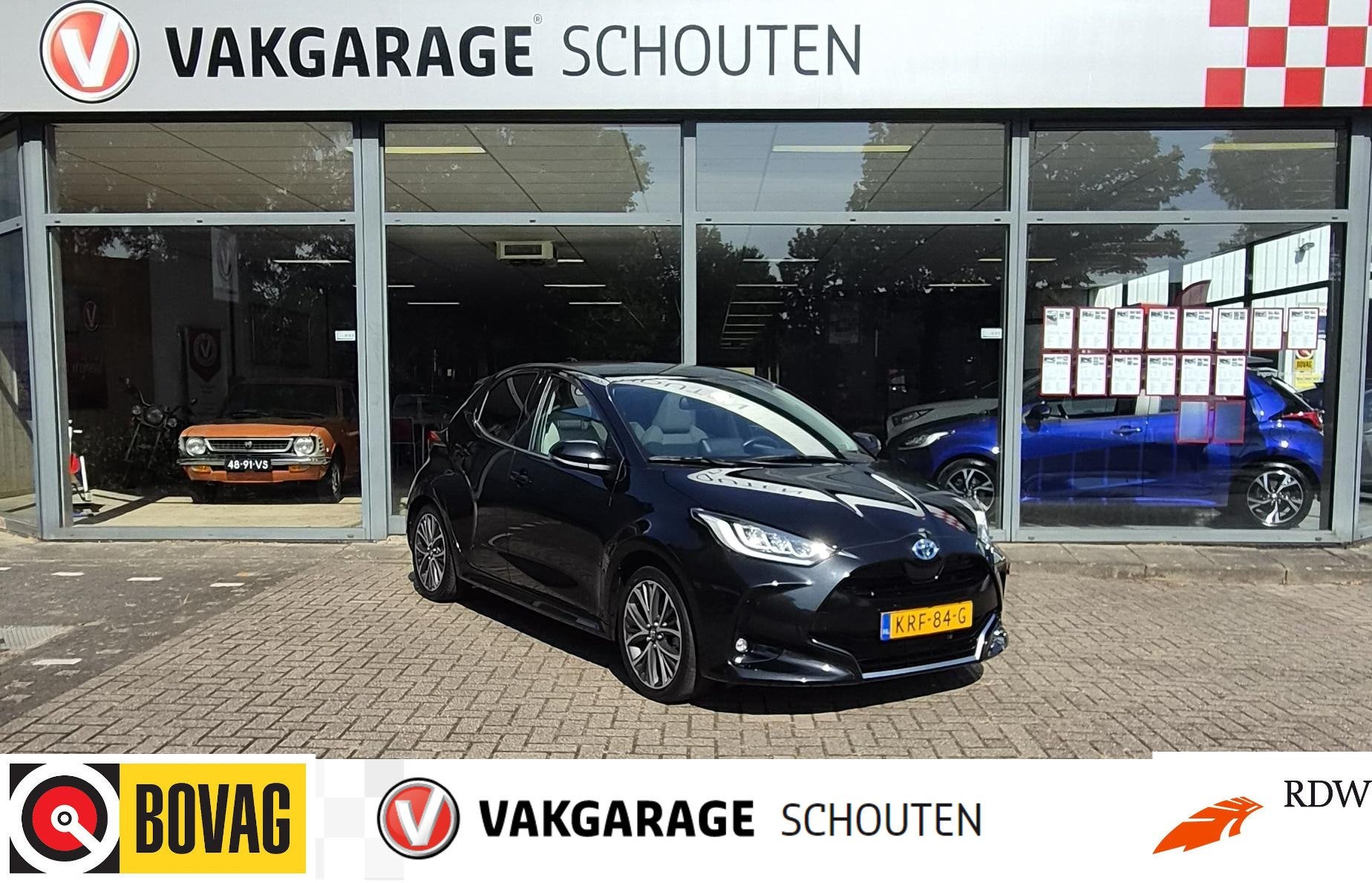 Toyota Yaris 1.5 Hybrid Executive Sport|Panodak|Navi|Apple, 450 kg, Gebruikt, Euro 6, Zwart
