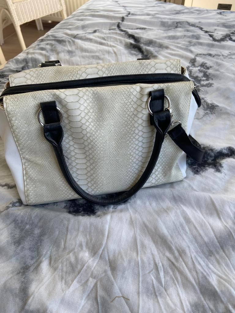 Leuke creme/witte tas met slangenleer print, Sieraden, Tassen en Uiterlijk, Tassen | Damestassen, Ophalen of Verzenden, Zo goed als nieuw