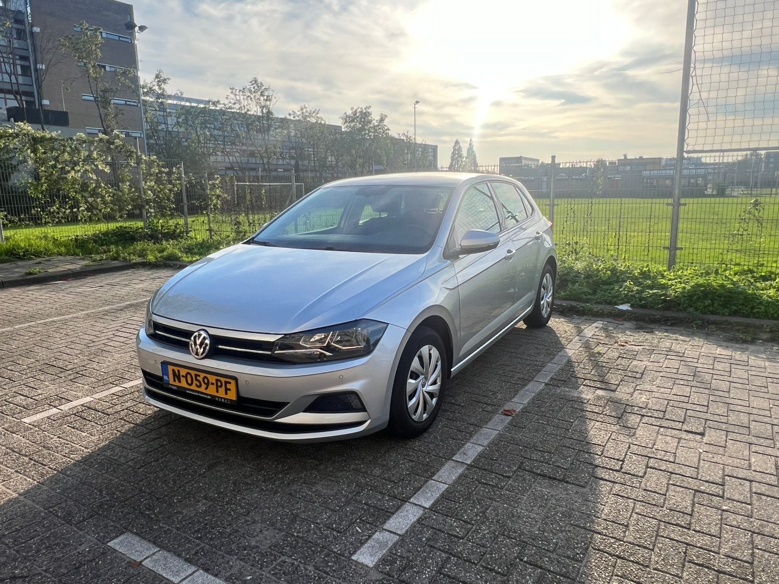 Volkswagen Polo 1.0 Comfort Line 95.788 km, 1005 kg, Stof, Zwart, Handgeschakeld