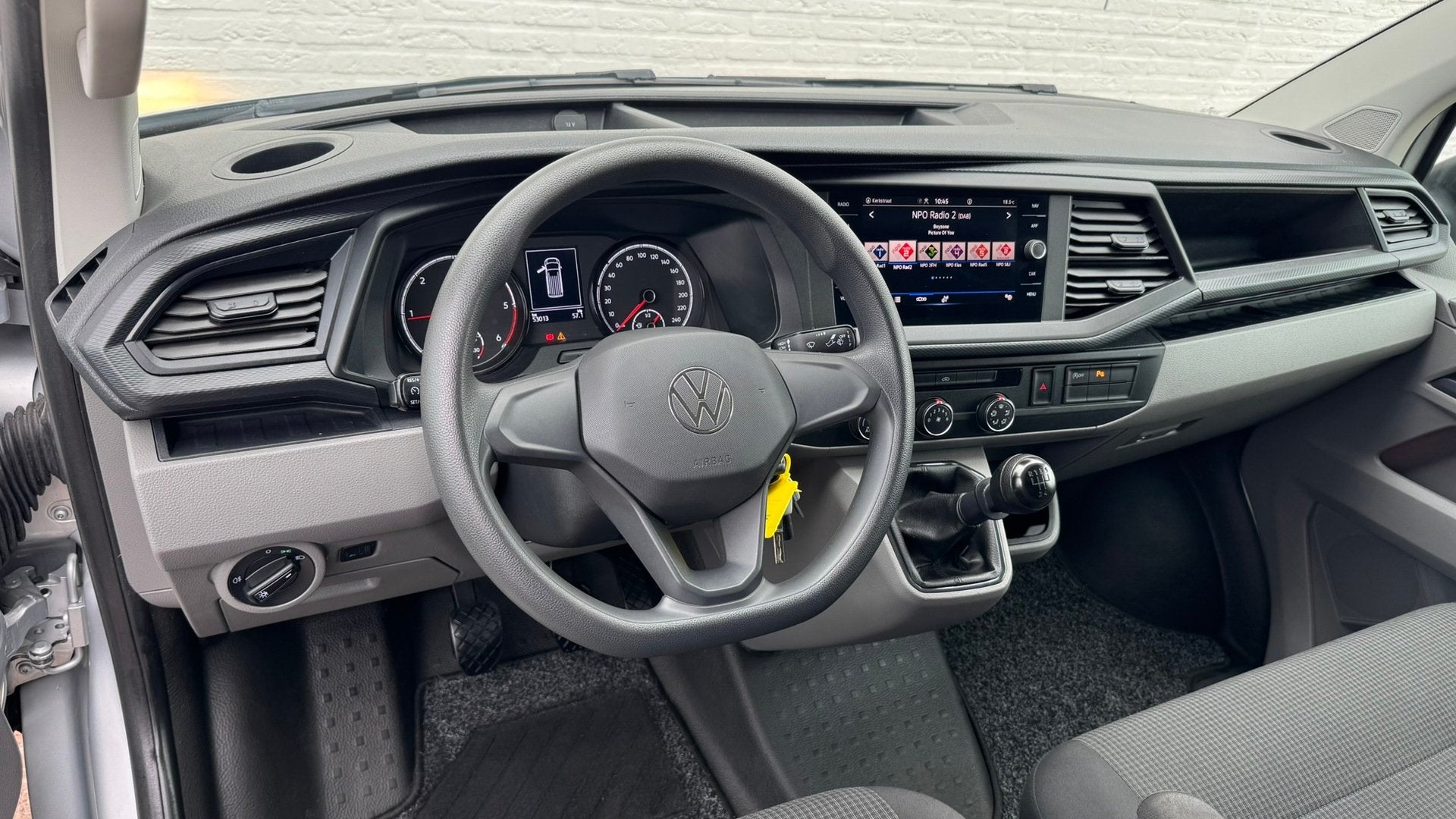 Volkswagen Transporter 2.0 TDI L2H1 28 Highline Trekhaak 3 Z, Voorwielaandrijving, Stof, Gebruikt, 4 cilinders