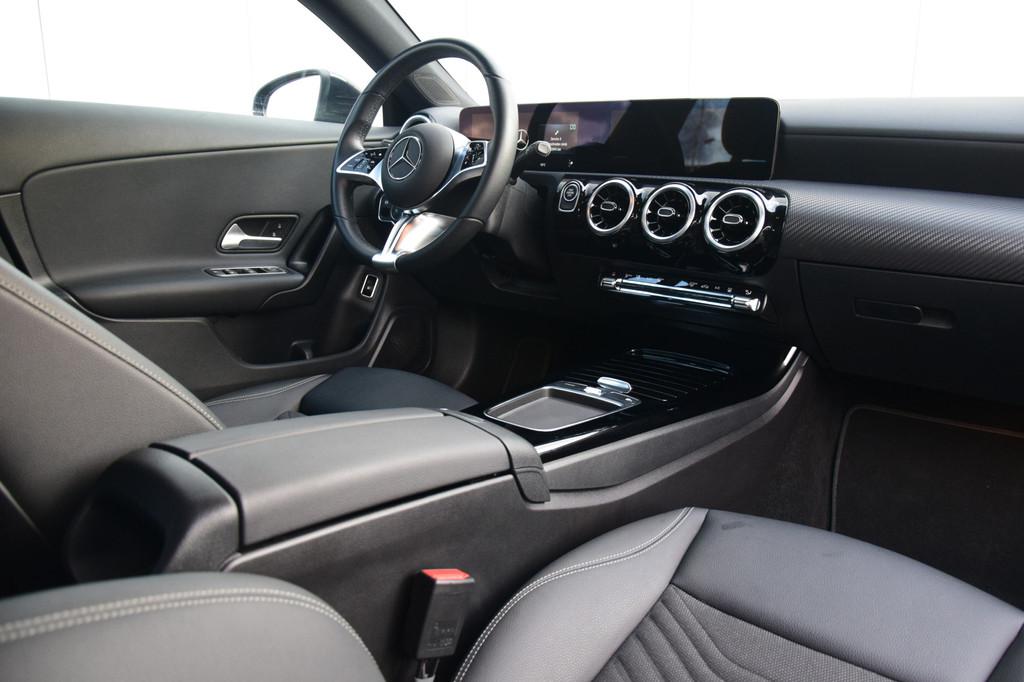 Mercedes-Benz CLA-Klasse Shooting Brake 250 e Star Edition L, Auto's, Mercedes-Benz, Gebruikt, 4 cilinders, 15 kWh, Leder en Stof