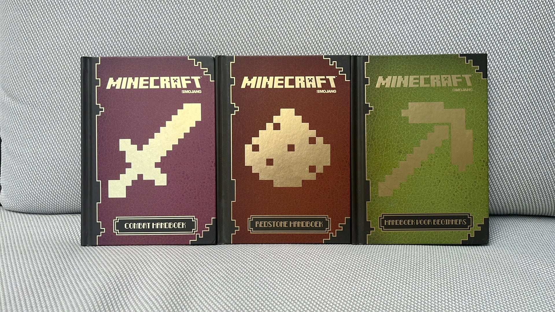 Minecraft handboeken, Avontuur en Actie, Ophalen of Verzenden, Zo goed als nieuw, 3 spelers of meer