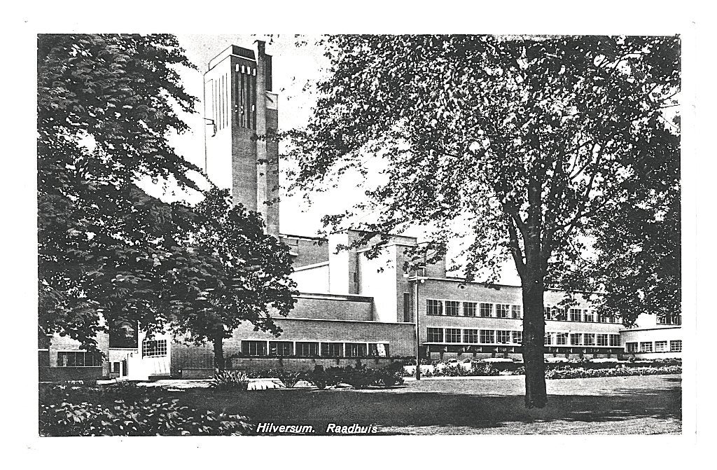 948615 Hilversum Raadhuis 1932 . Postzegel gedeeltelijk verw, Ophalen of Verzenden, 1940 tot 1960, Gelopen, Gelderland
