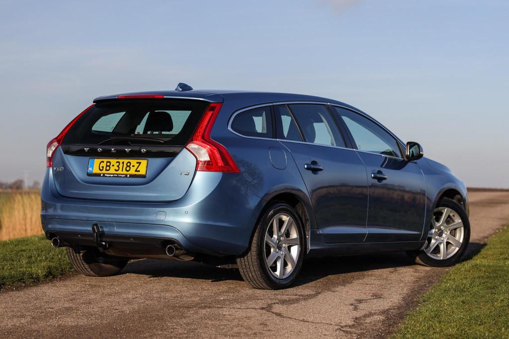 Volvo V60 1.6 T3 Aut6  Navi  Clima  Trekhaak, Gebruikt, Zwart, 4 cilinders, 150 pk
