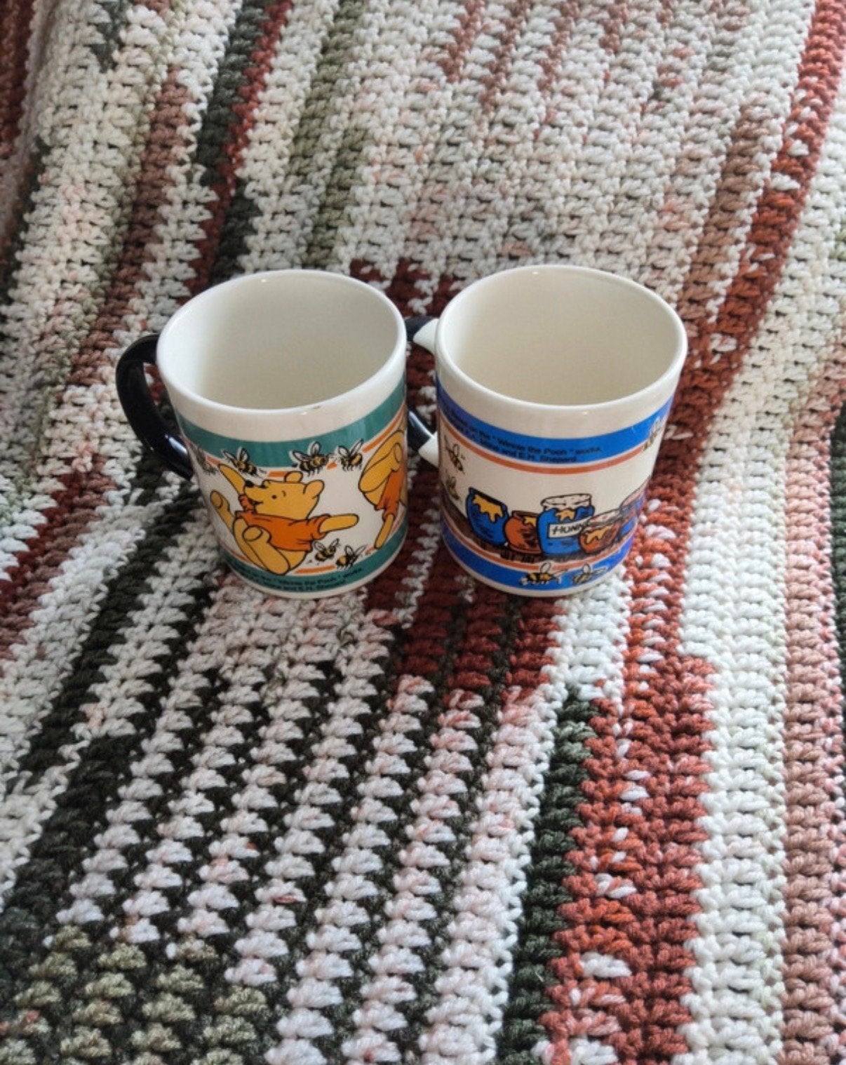 Set van 2 Vintage Winnie de Poeh Mokken - Mancraft, Ophalen of Verzenden, Steen/keramiek, Meerkleurig, Overige merken