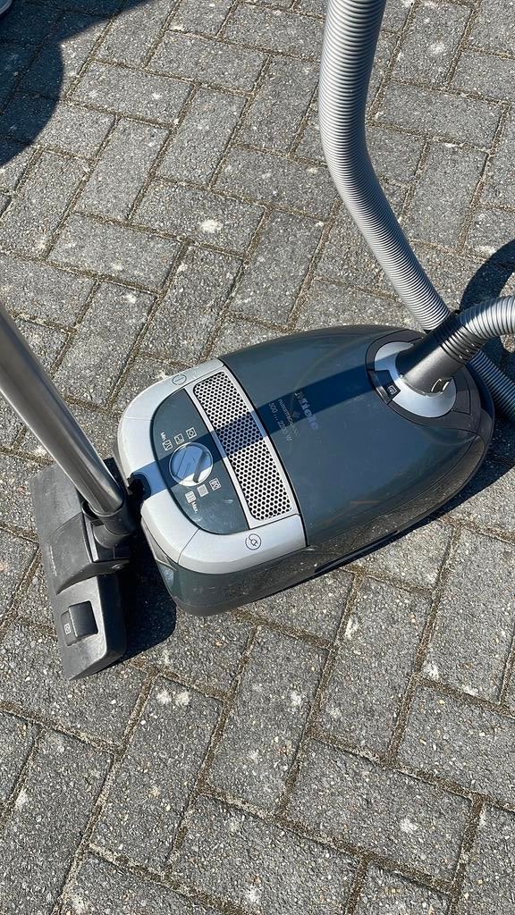 Miele stofzuiger 2200 watt, Witgoed en Apparatuur, Stofzuigers, Ophalen, Zo goed als nieuw, 2000 watt of meer