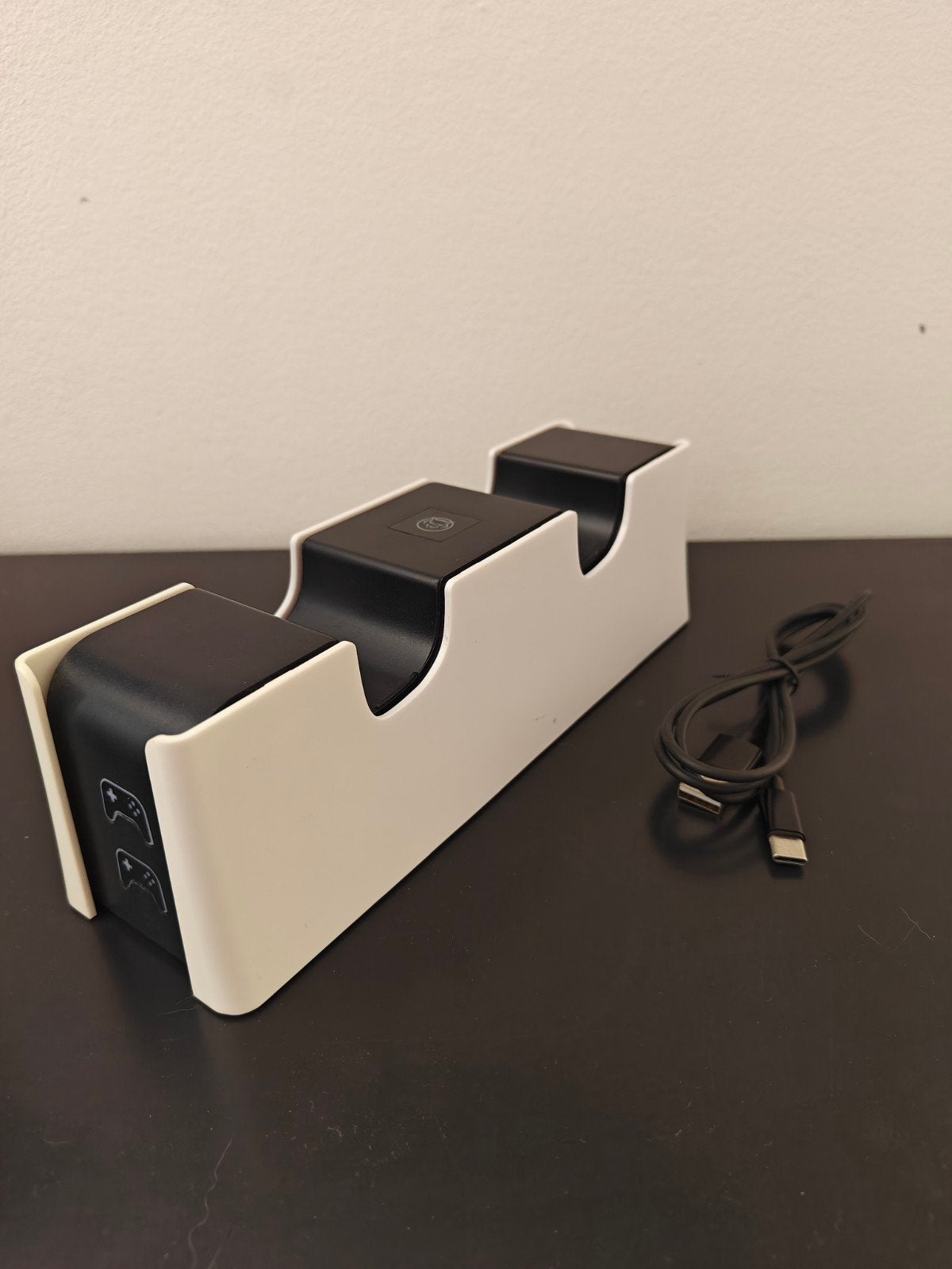 Qware Charging Dock voor 2 PlayStation 5 Controllers, Ophalen, Zo goed als nieuw, Voeding, Oplader of Kabel, PlayStation 5