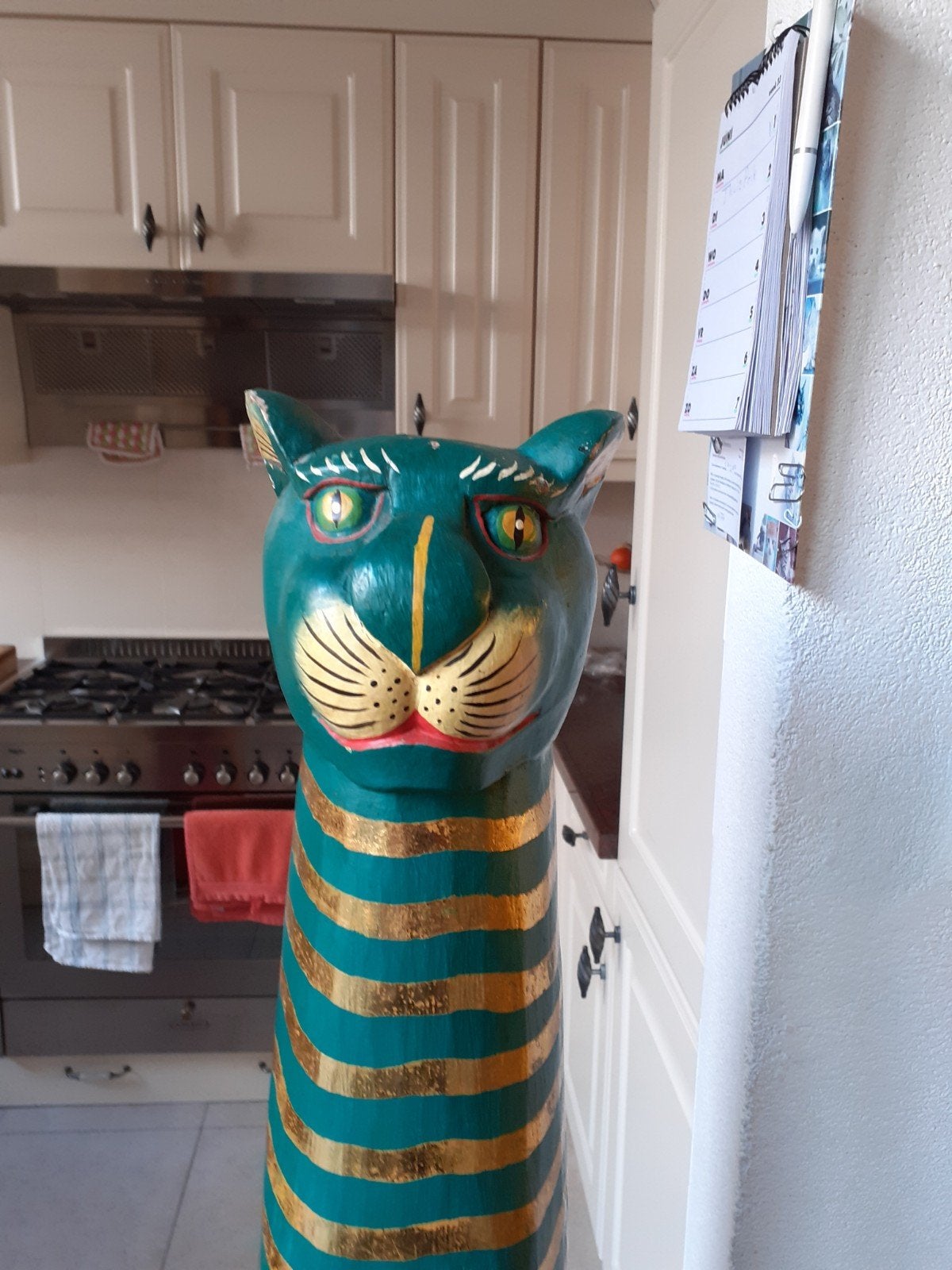 Grote decoratieve kattenbeeld - Groen met goud, Ophalen of Verzenden