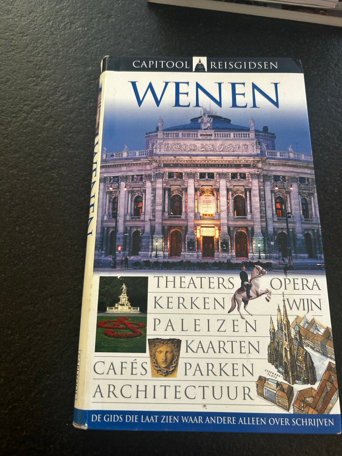 Capitool Reisgids Wenen - Theaters, Opera, Wijn, Gelezen, Capitool, Europa, Ophalen of Verzenden