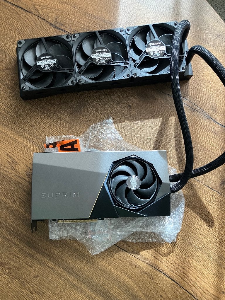 *NIEUW* NVIDIA RTX 5080 SUPRIM Liquid SOC 16GB videokaart, Computers en Software, Videokaarten, Nieuw, PCI-Express 4.0, GDDR6