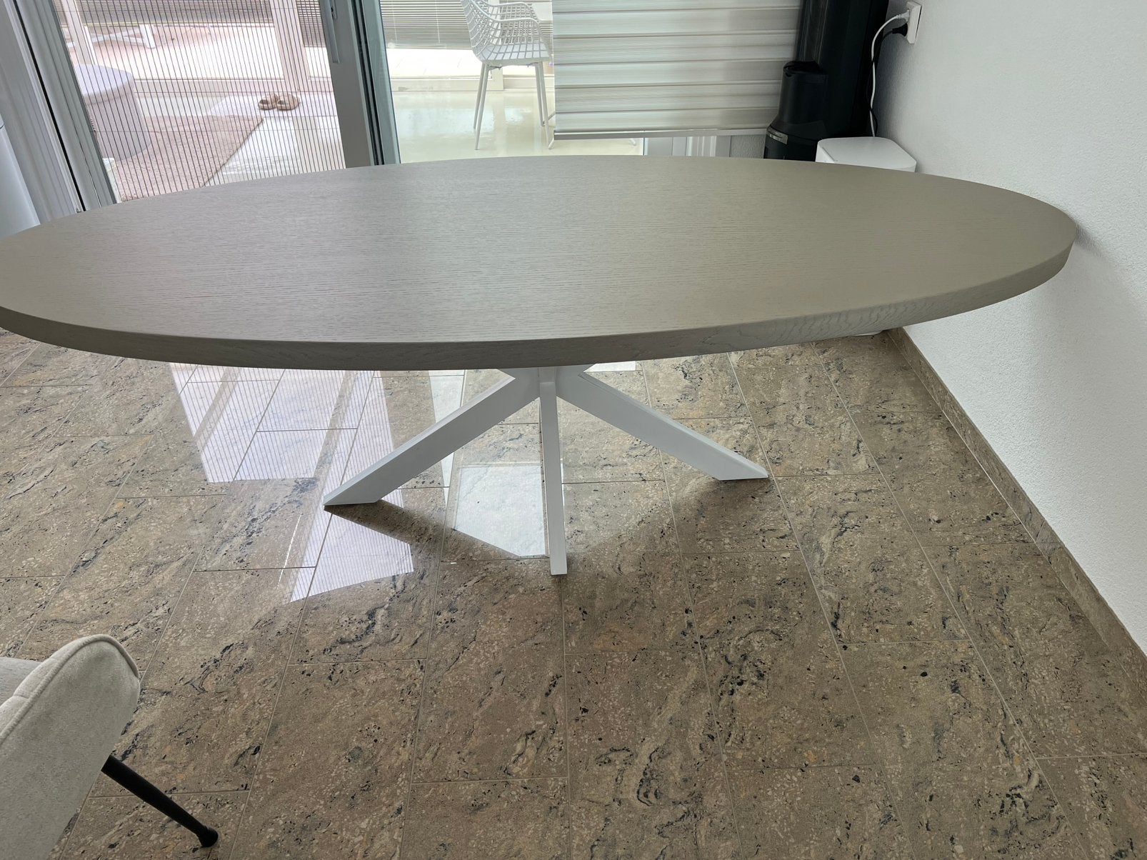 Eettafel beige ovaal met wit stalen poten en salontafel, 200 cm of meer, Zo goed als nieuw, Rechthoekig, 50 tot 100 cm
