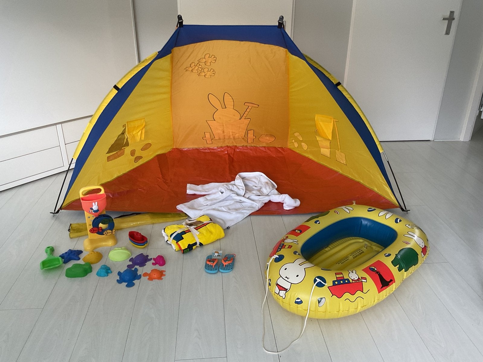 Nijntje strandtent, badjas, badslippers, badlaken, vormen, Ophalen of Verzenden, Zo goed als nieuw