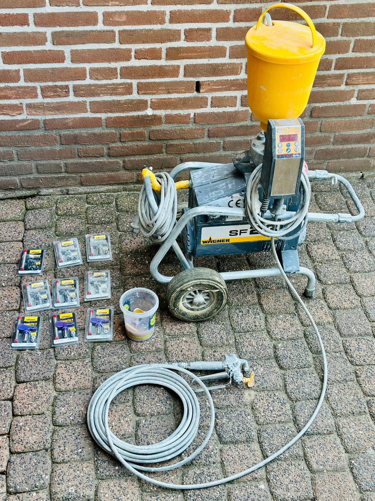 Verfspuit met tips verf spuiten verf pomp elektrisch, Ophalen, Zo goed als nieuw, Verfspuit of Verfpomp