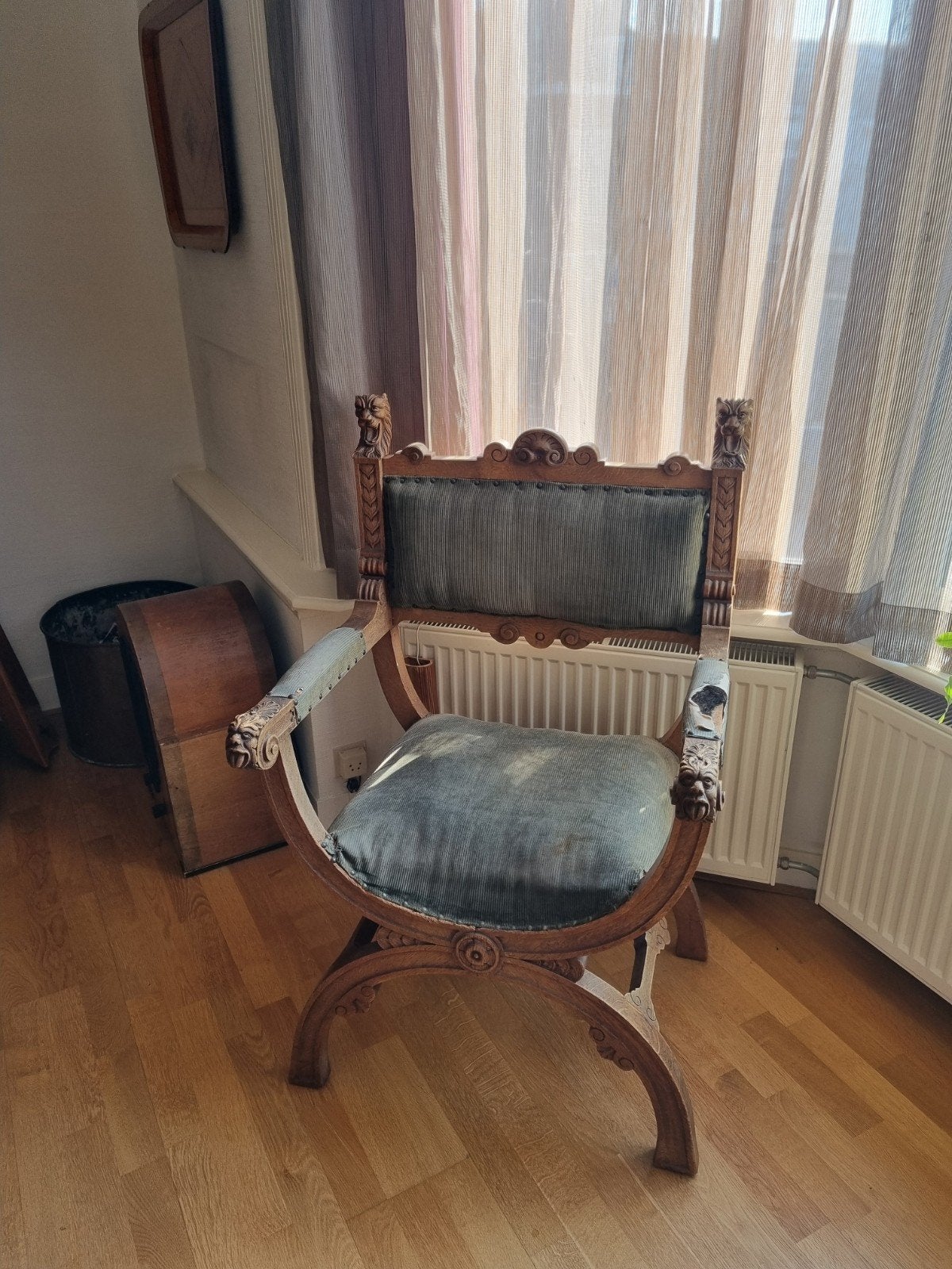 Dagobertstoel, antiek., Ophalen