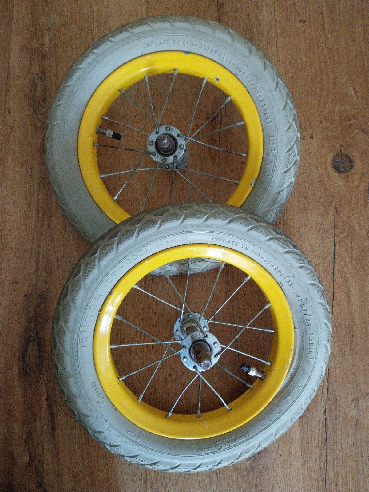 2 loopfiets banden compleet 12½ inch, Ophalen of Verzenden, Zo goed als nieuw