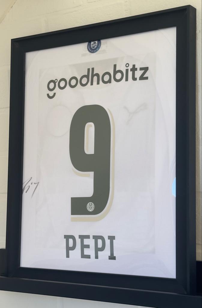 Ingelijst gesigneerd Pepi shirt + videobewijs, Ophalen of Verzenden, Zo goed als nieuw, Shirt