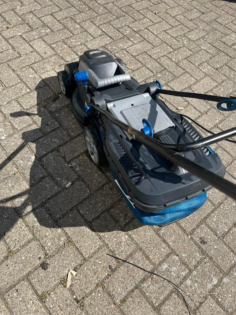 Mac Allister Elektrische Grasmaaier 35 cm met Grasopvangnet, Ophalen, Elektrische grasmaaier, Zo goed als nieuw, Opvangzak