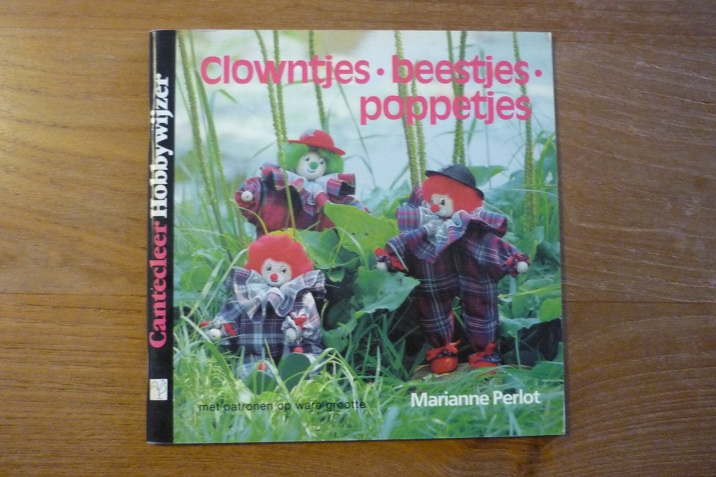 Marianne Perlot '' CLOWNTJES - BEESTJES - POPPETJES '', Ophalen, Gebruikt