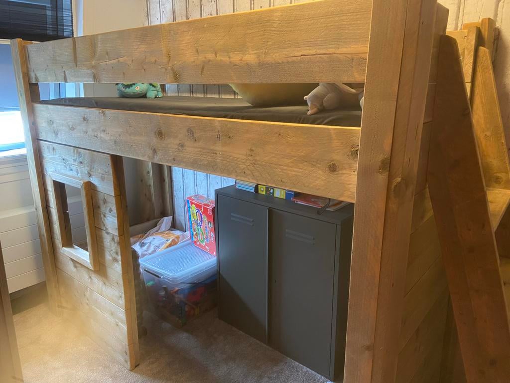 Stevig houten hoogslaper met speelhuisje, Ophalen, Gebruikt, Hoogslaper