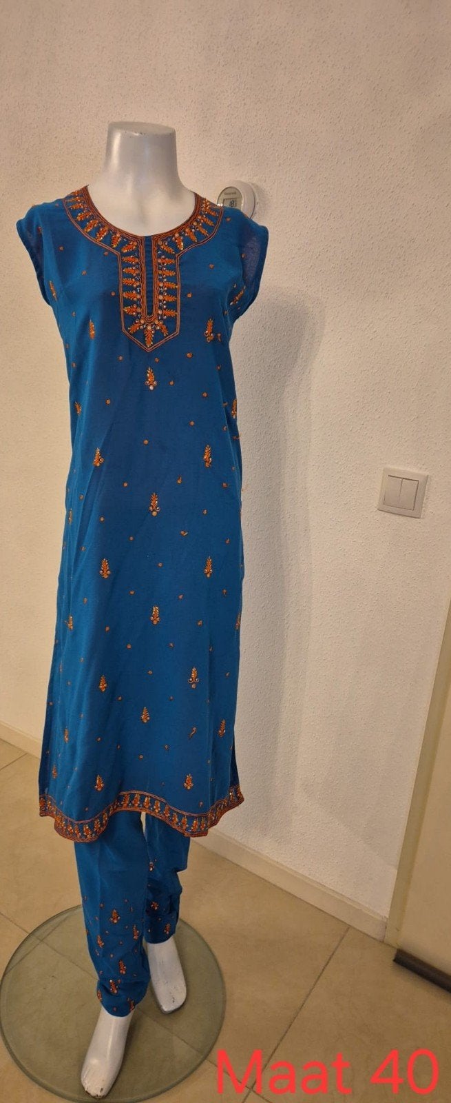 Prachtige blauwe Indiase set met borduursels, Maat 38/40 (M), Blauw, Ophalen of Verzenden, Zo goed als nieuw