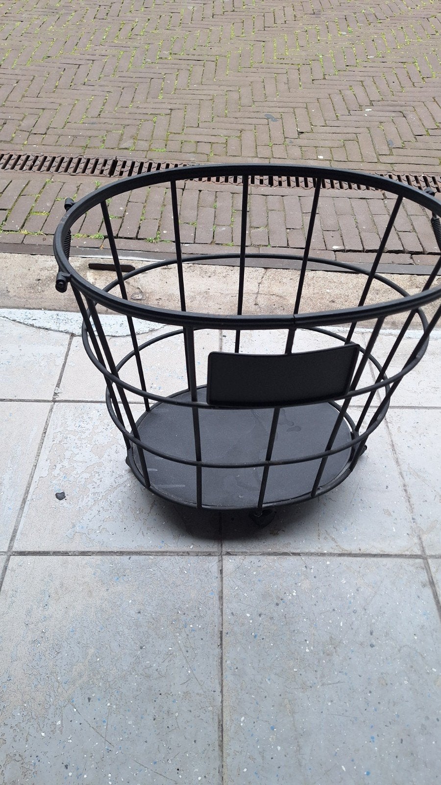 Zwart metalen haardhoutmand of opbergmand, Ophalen of Verzenden, Metaal, Industrieel, Gebruikt