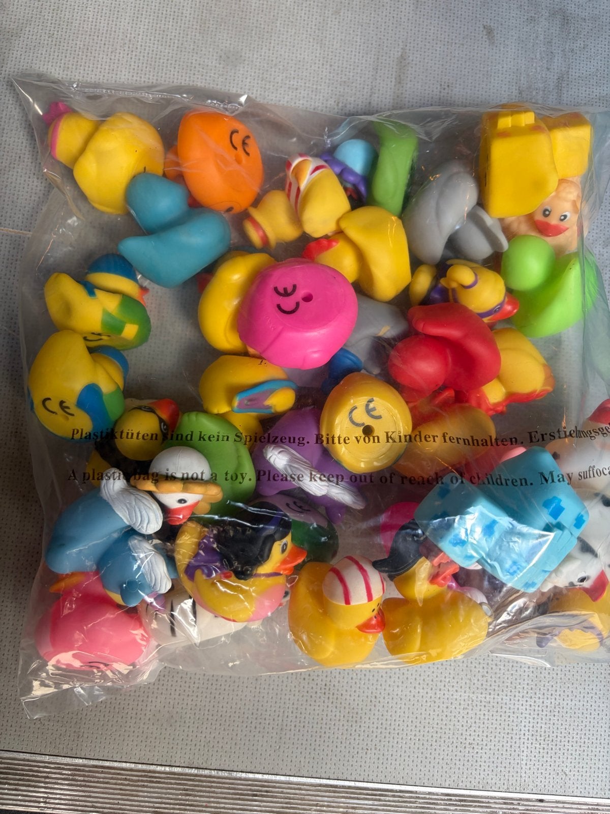 Partij nieuwe badeendjes - 35 stuks, Kinderen en Baby's, Speelgoed | Badspeelgoed, Met geluid, Veld, Veld, Nieuw