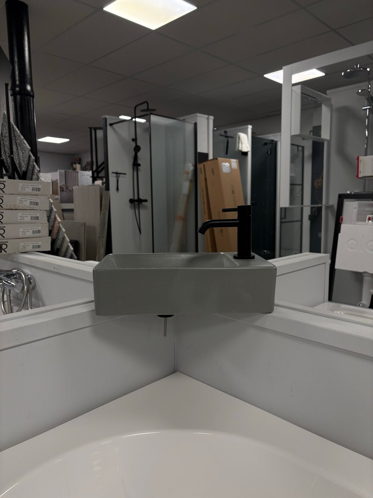Aquanovo fontein incl. wasbak, kraan en pop-up waste, Ophalen of Verzenden, Zo goed als nieuw, Wastafel