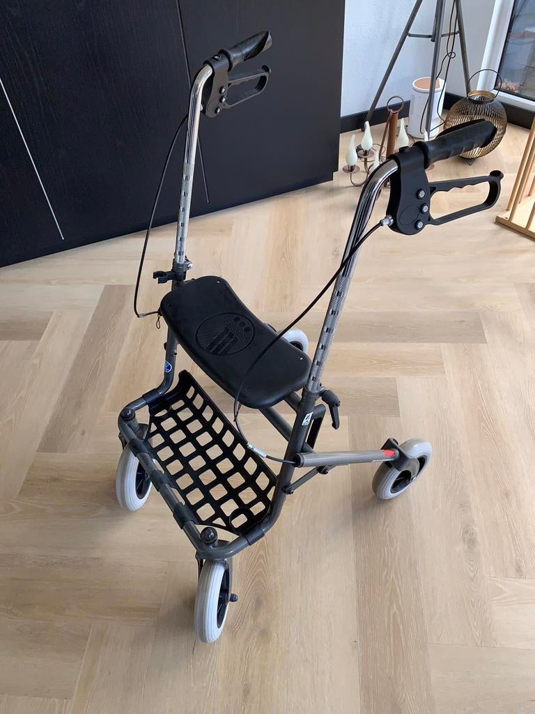 Te koop Rollator, Ophalen, Zo goed als nieuw