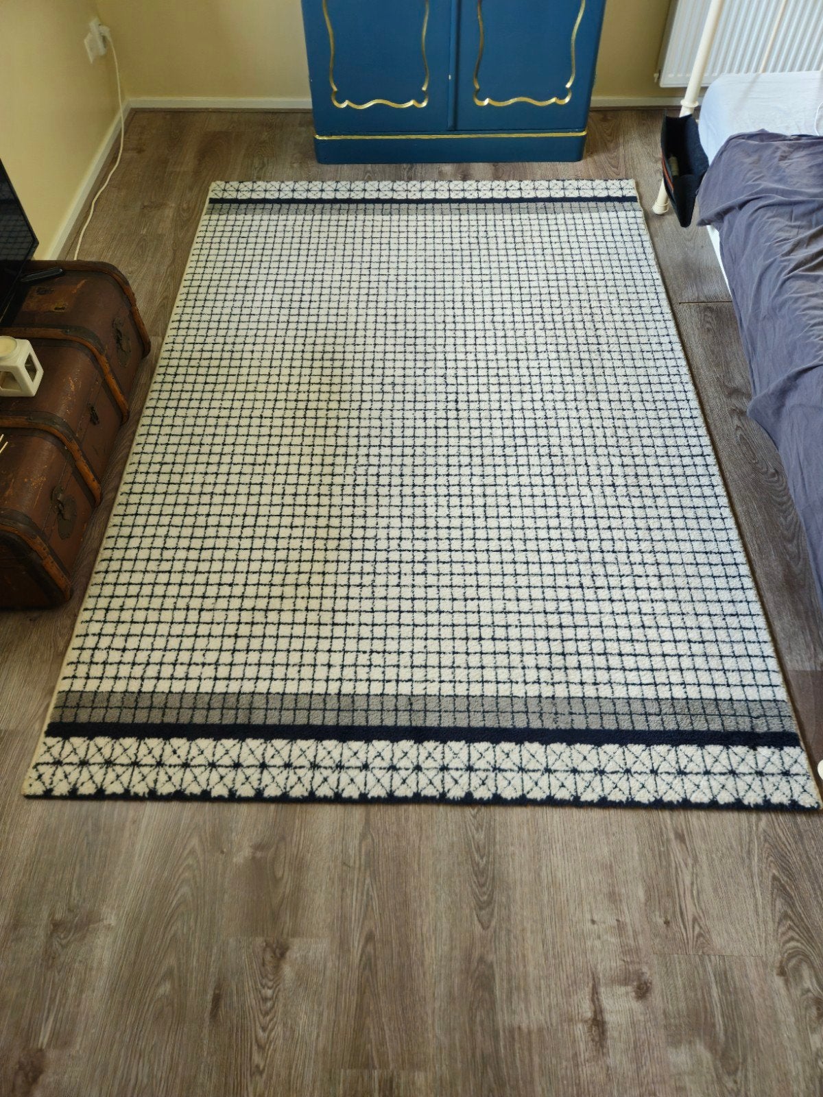 Wit donkerblauw geruit vloerkleed 160x230, Huis en Inrichting, Ophalen, Gebruikt, 150 tot 200 cm, 200 cm of meer