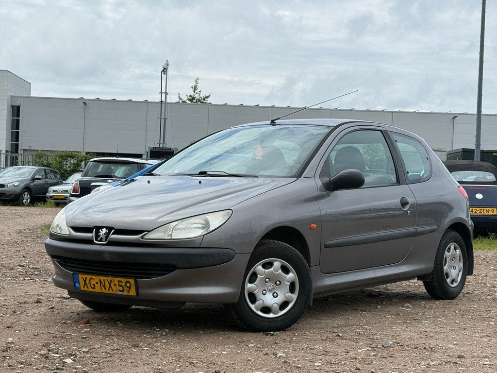 Peugeot 206 1.1 XN/ INRUILKOOPJE, Auto's, Gebruikt, 31 €/maand, 4 cilinders, 60 pk
