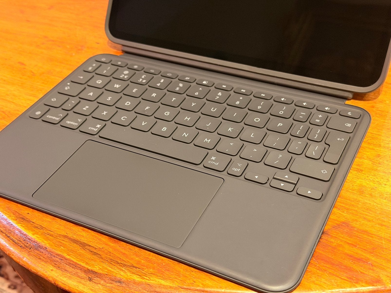 Foto 4 van iPad Pro M4 + Apple Pencil Pro + Logitech Keyboard (ZGAN)