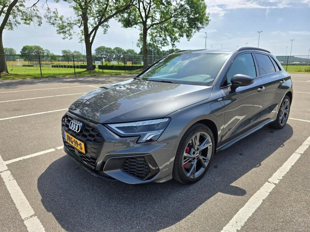 Audi A3 45 Tfsi e S-Line 245pk B&O 2023 Grijs, 4 cilinders, Plug-in hybride, Hybride Elektrisch/Benzine, Te koop