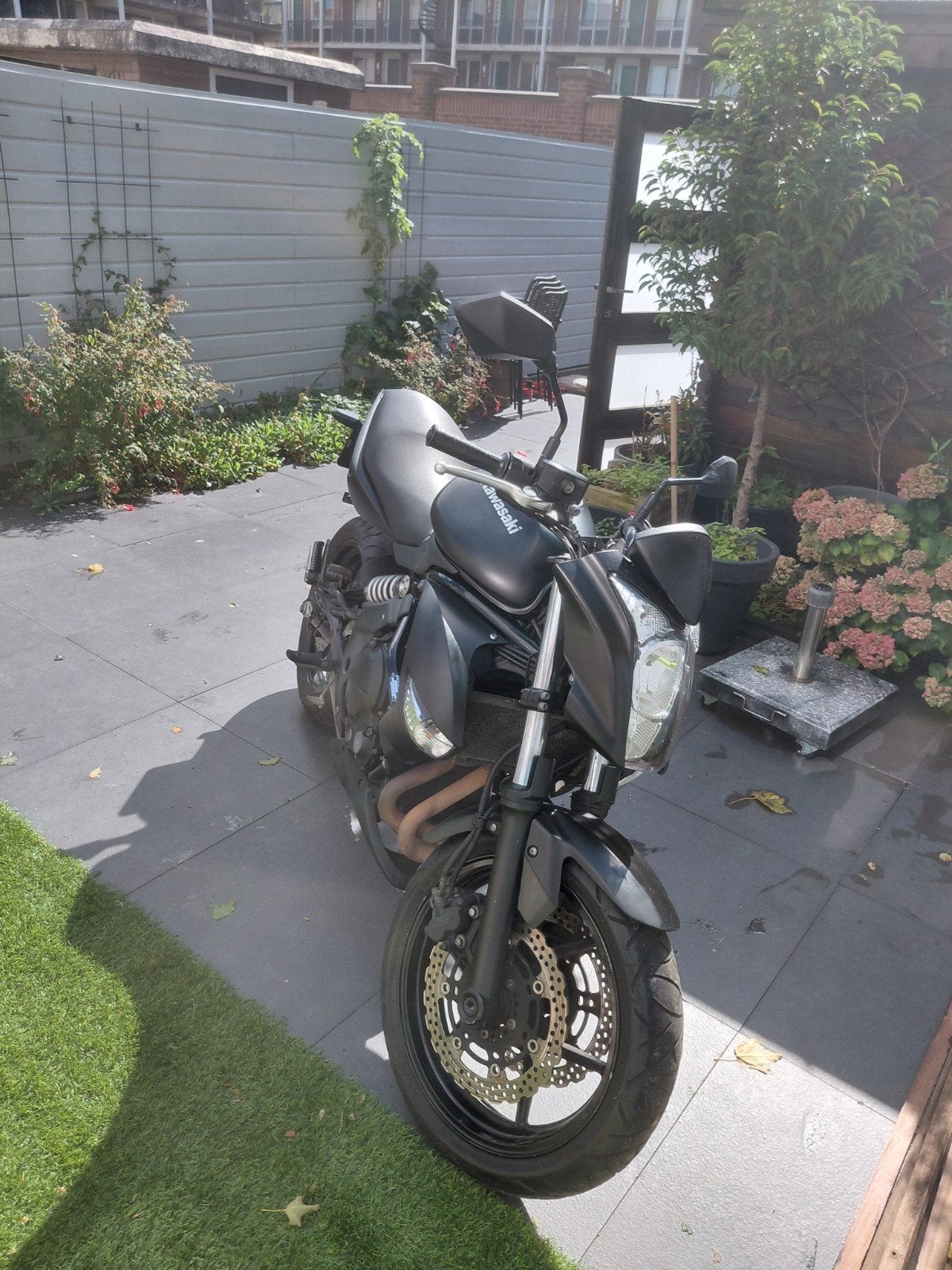 Kawasaki ER-6N Naked Bike - matzwart,, Motoren, 2 cilinders, Gebruikt, Particulier, Handgeschakeld