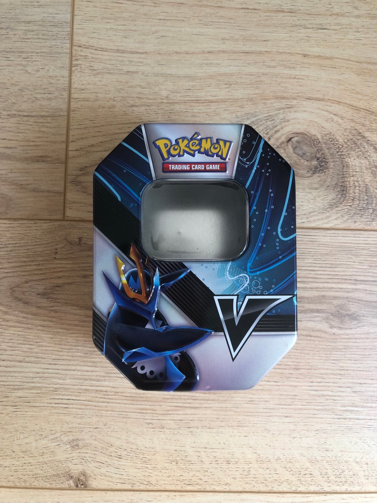 Lege Pokémon TCG: V Strikers Tin (Empoleon V), Hobby en Vrije tijd, Verzamelkaartspellen | Pokémon, Verzenden, Zo goed als nieuw
