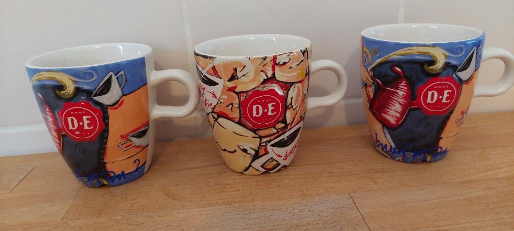 3 Douwe Egberts Selwyn Senatori  kopjes / mokken ., Huis en Inrichting, Keuken | Servies, Ophalen of Verzenden, Zo goed als nieuw
