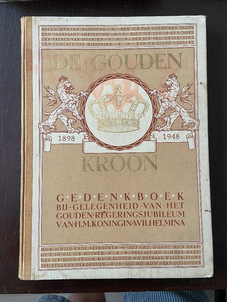 De Gouden Kroon, gedenkboek van H.M Koningin Wilhelmina., Ophalen of Verzenden, Gebruikt, Nederland, Tijdschrift of Boek