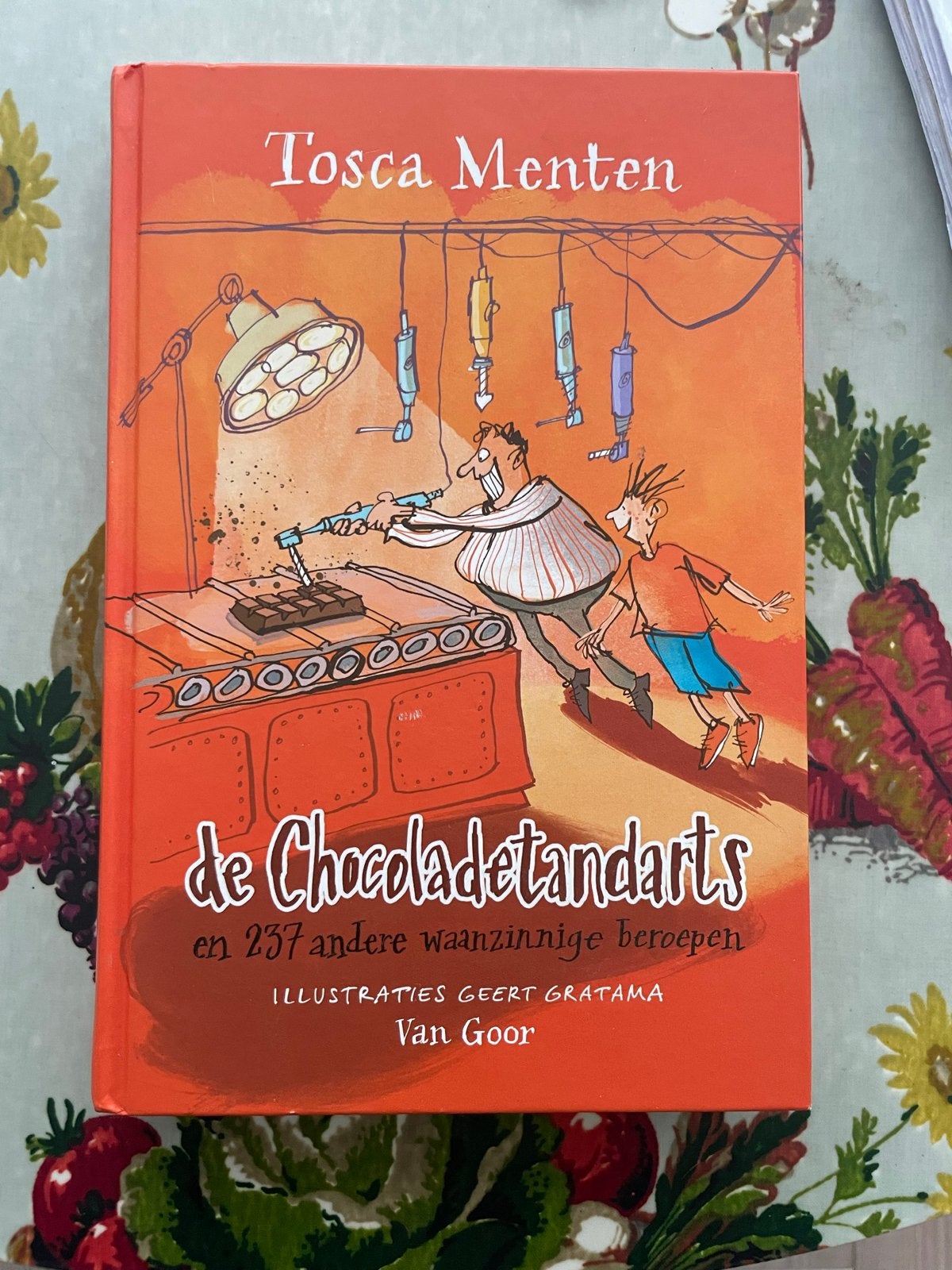 De Chocoladetandarts - Tosca Menten, Ophalen of Verzenden, Zo goed als nieuw, Fictie algemeen