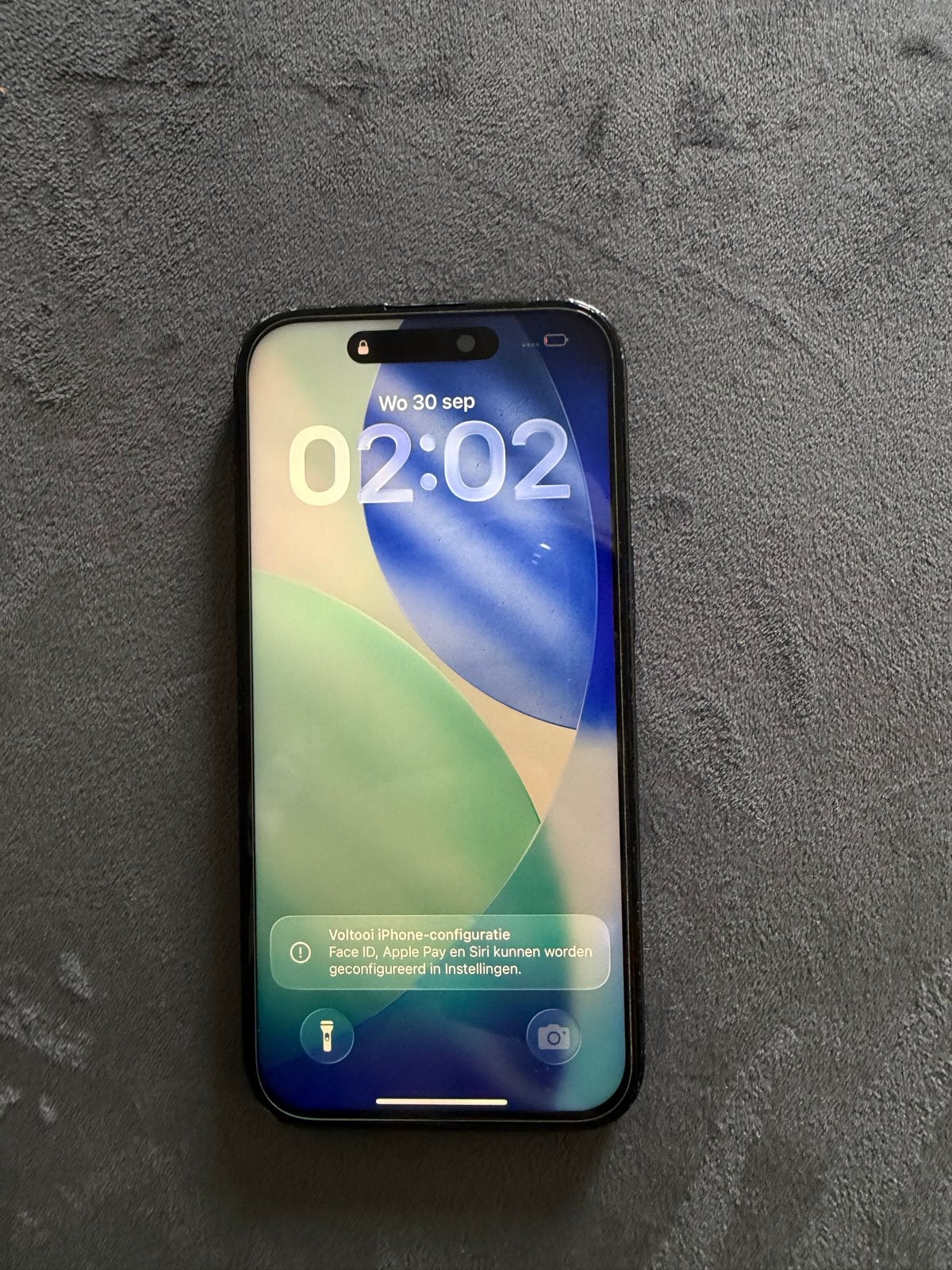 Foto 4 van iPhone 15  - Achterkant en zijkanten beschadigd