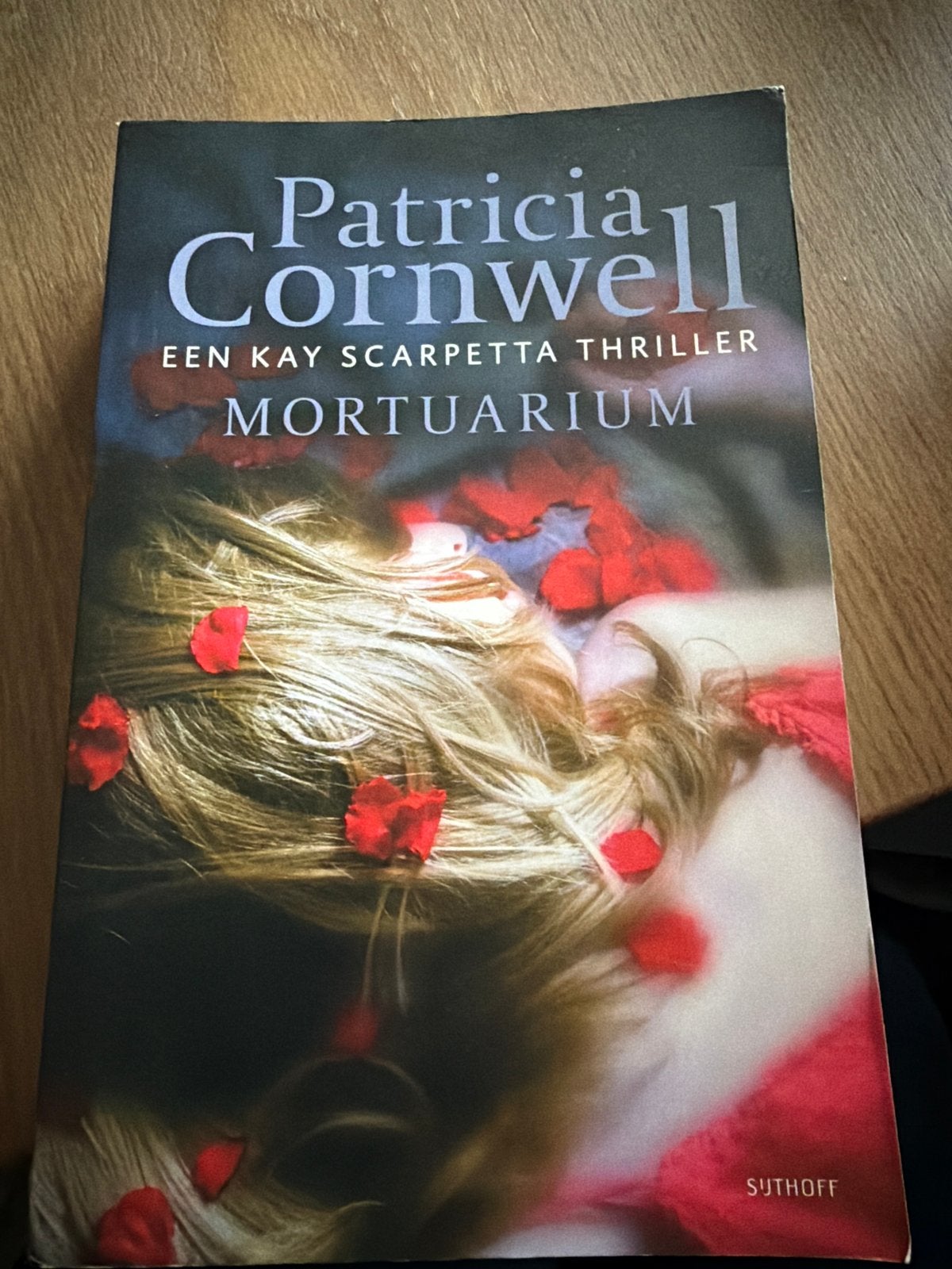 Z8.   Patricia Cornwell - Mortuarium, Patricia Cornwell, Ophalen of Verzenden, Zo goed als nieuw, Nederland