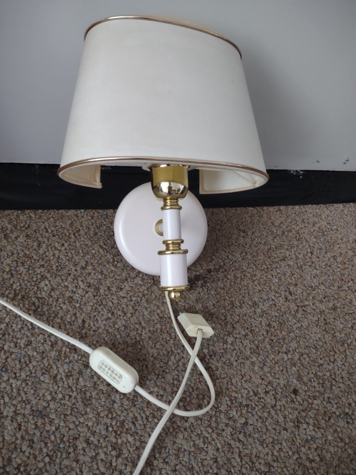 Muurlamp, Ophalen