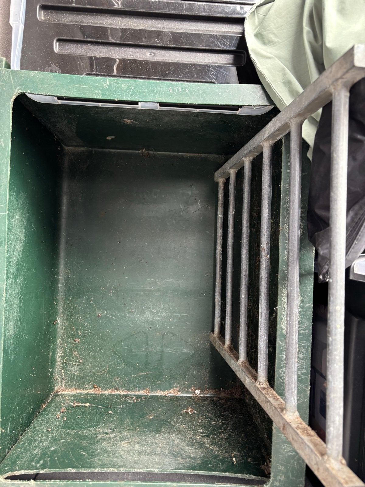 Hartog voerbox slowfeeder, Ophalen, Gebruikt