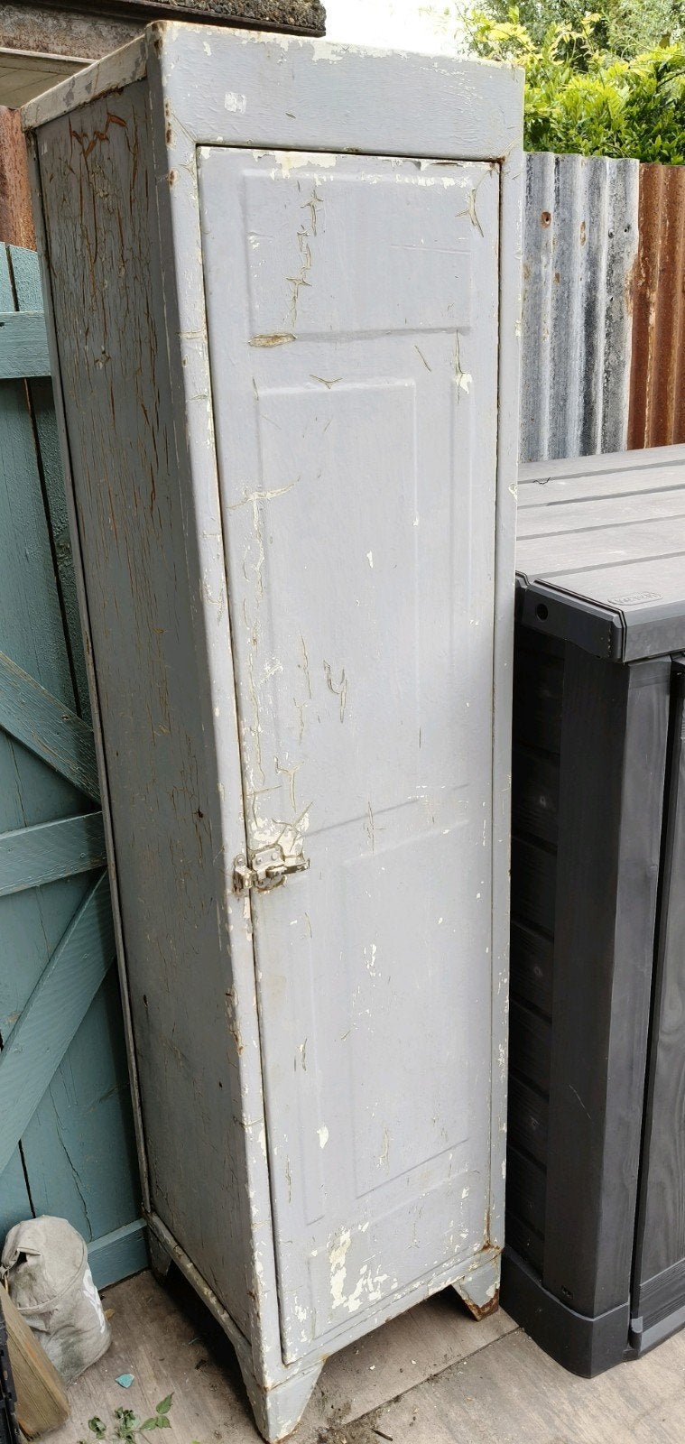 Vintage metalen kast - locker - industriël, Antiek en Kunst, Ophalen