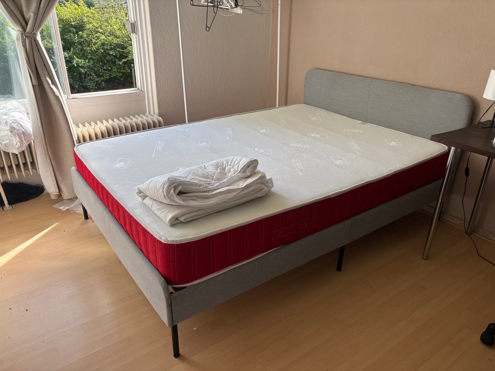 IKEA double bed + mattress included, Huis en Inrichting, Slaapkamer | Bedden, Ophalen, Wit, Tweepersoons, 140 cm