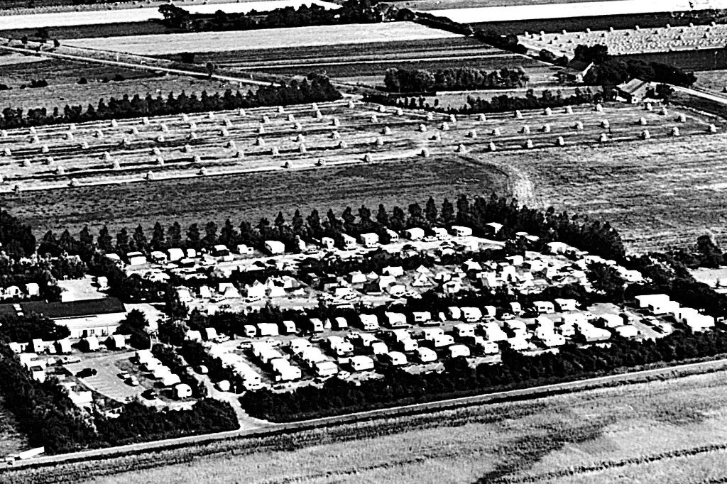 969345	Vrouwenpolder	Camping	Oranje Zon	Niet gelopen, Ophalen of Verzenden, 1960 tot 1980, Gelopen, Zeeland