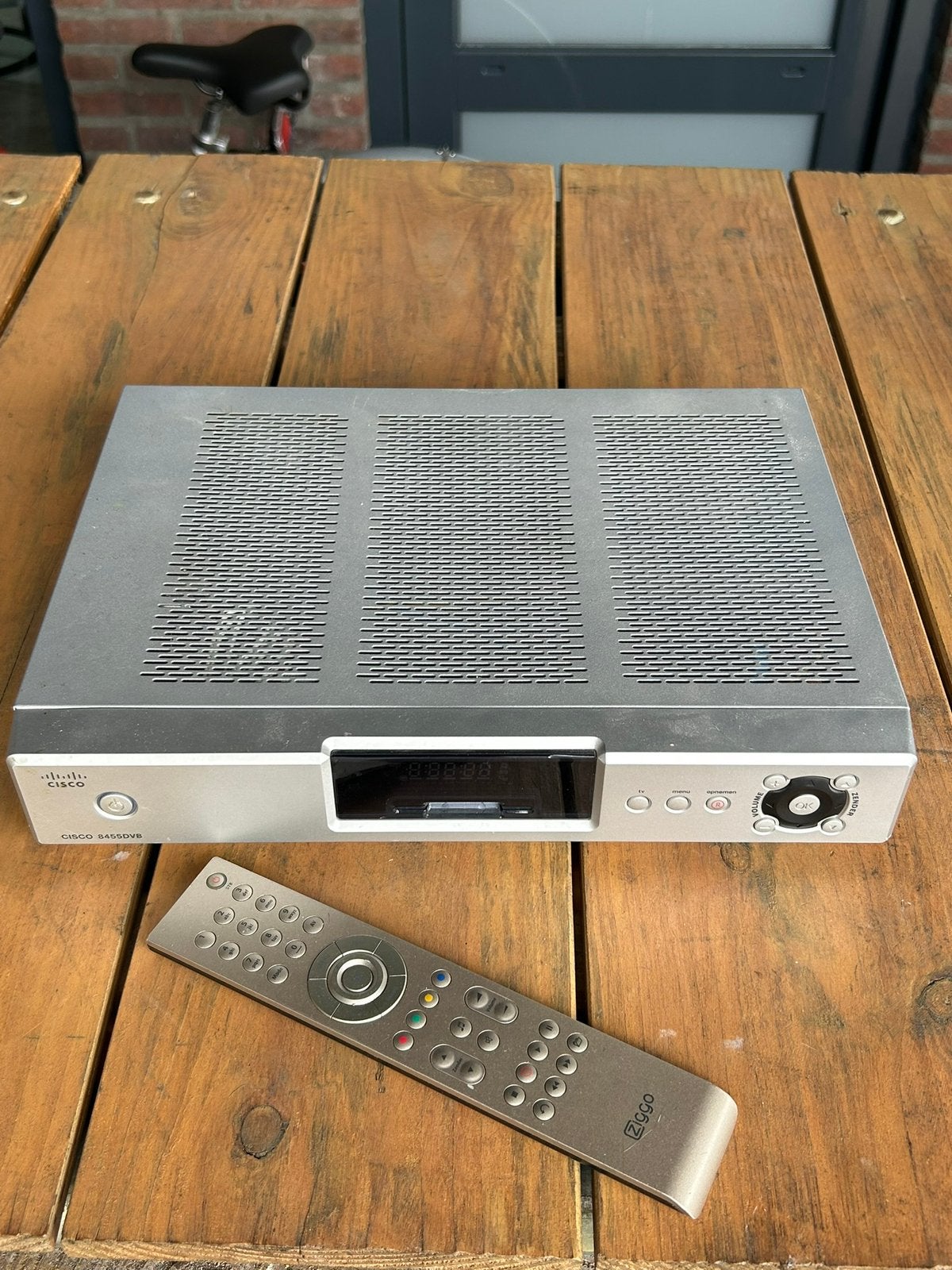 Ziggo Cisco 8455 DVB Decoder inclusief afstandsbediening, Ophalen, Zo goed als nieuw