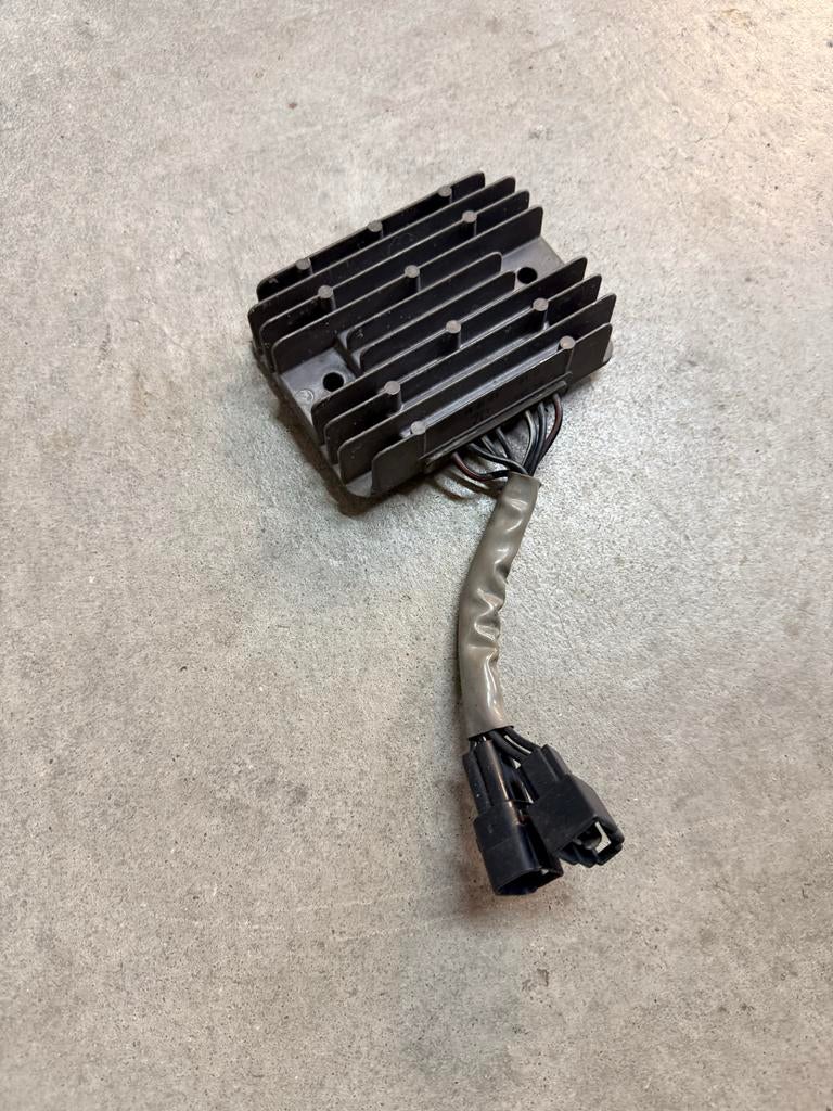 Spanningsregelaar Suzuki GSXR 1000 K5 K6 2005-2006, Motoren, Ophalen of Verzenden, Gebruikt