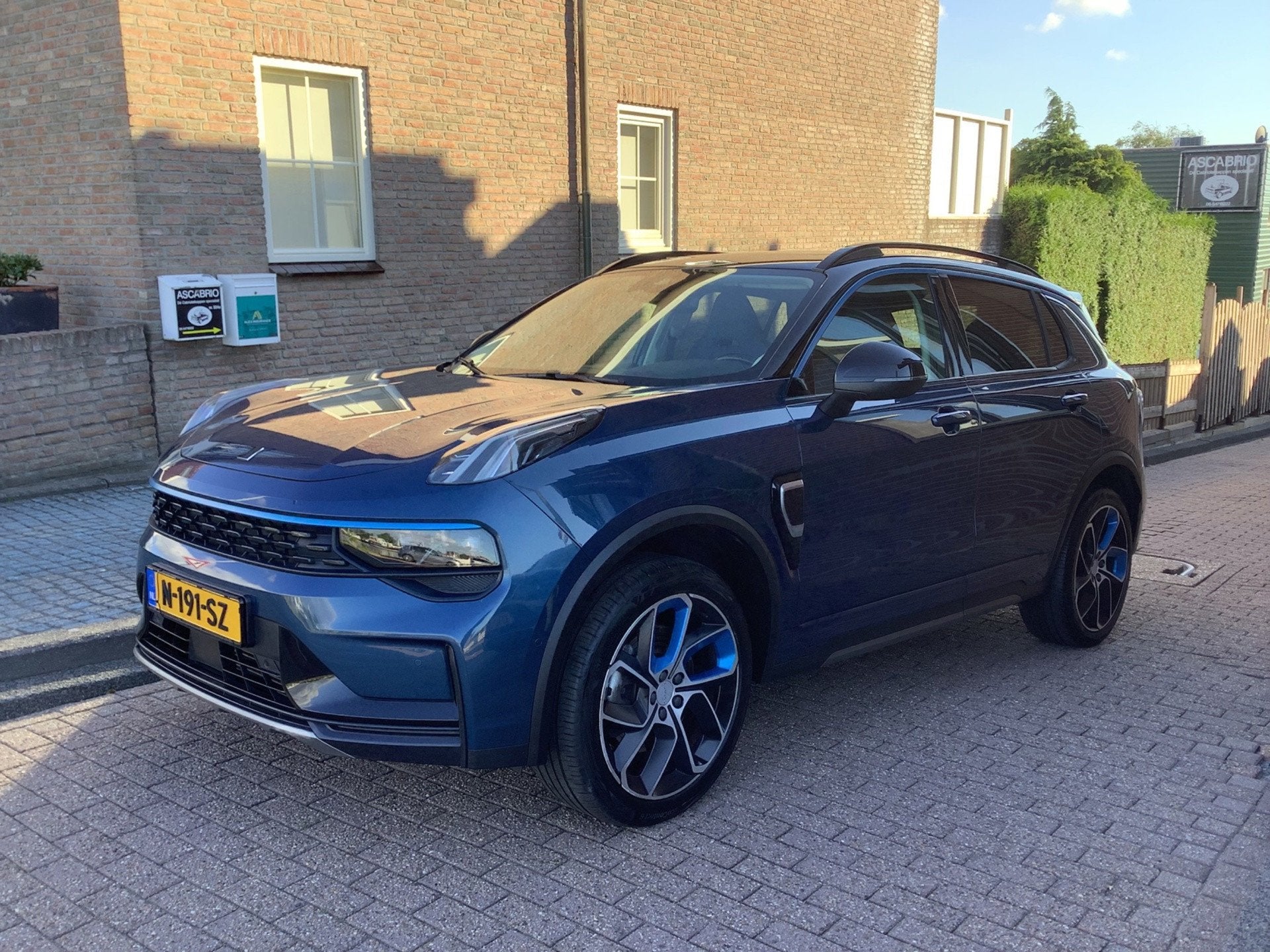Lynk & Co 01 1.5 plug-in hybride zeer netjes, Auto's, Dealer onderhouden, Stof, Blauw, 120 €/maand