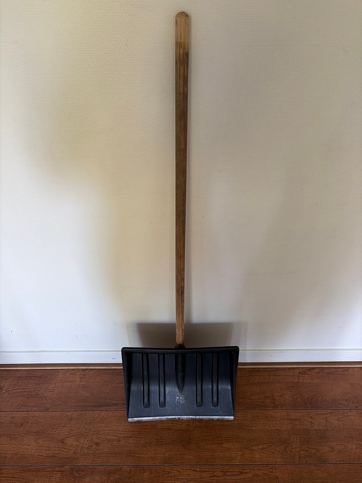 Sneeuwschep met houten steel, Ophalen, Gebruikt