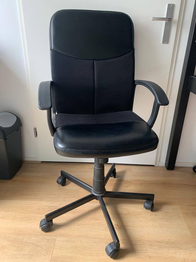 Gratis! Zwarte bureaustoel, Huis en Inrichting, Bureaustoelen, Ophalen, Gebruikt, Zwart