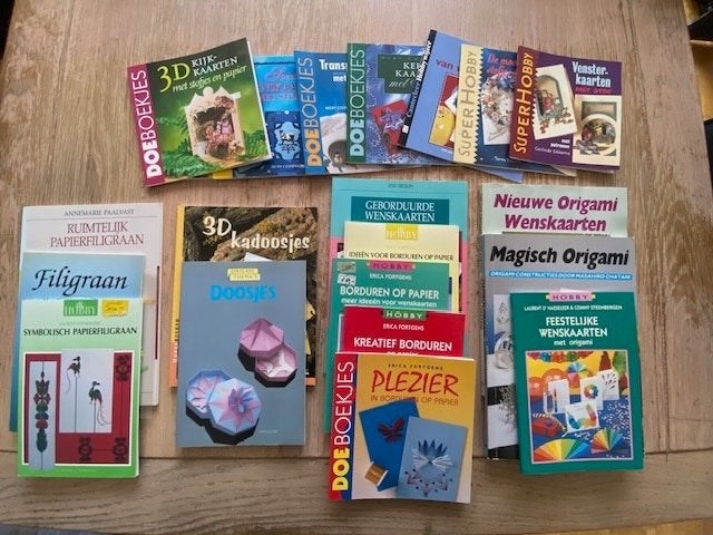 hobbyboekjes;filigraan,origami,stofjes,borduren, doosjes., Ophalen of Verzenden, Zo goed als nieuw, Overige onderwerpen
